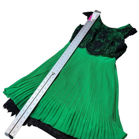 REVIEW Dress Size 10 Lace Overlay Pleated Formal Dress Tea Length Green Black - Picture 12 of 14